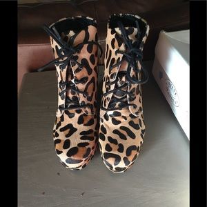 Leopard print ankle boots